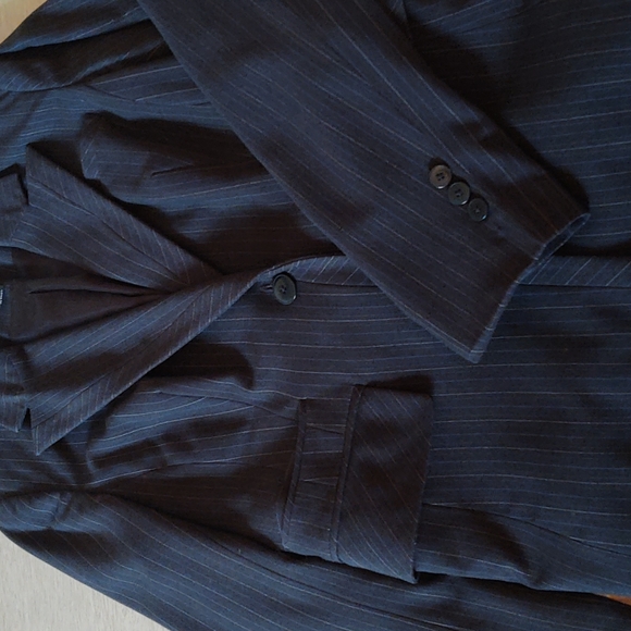 Kenneth Cole Jacket Black pinstripe, size 4 - Picture 3 of 3